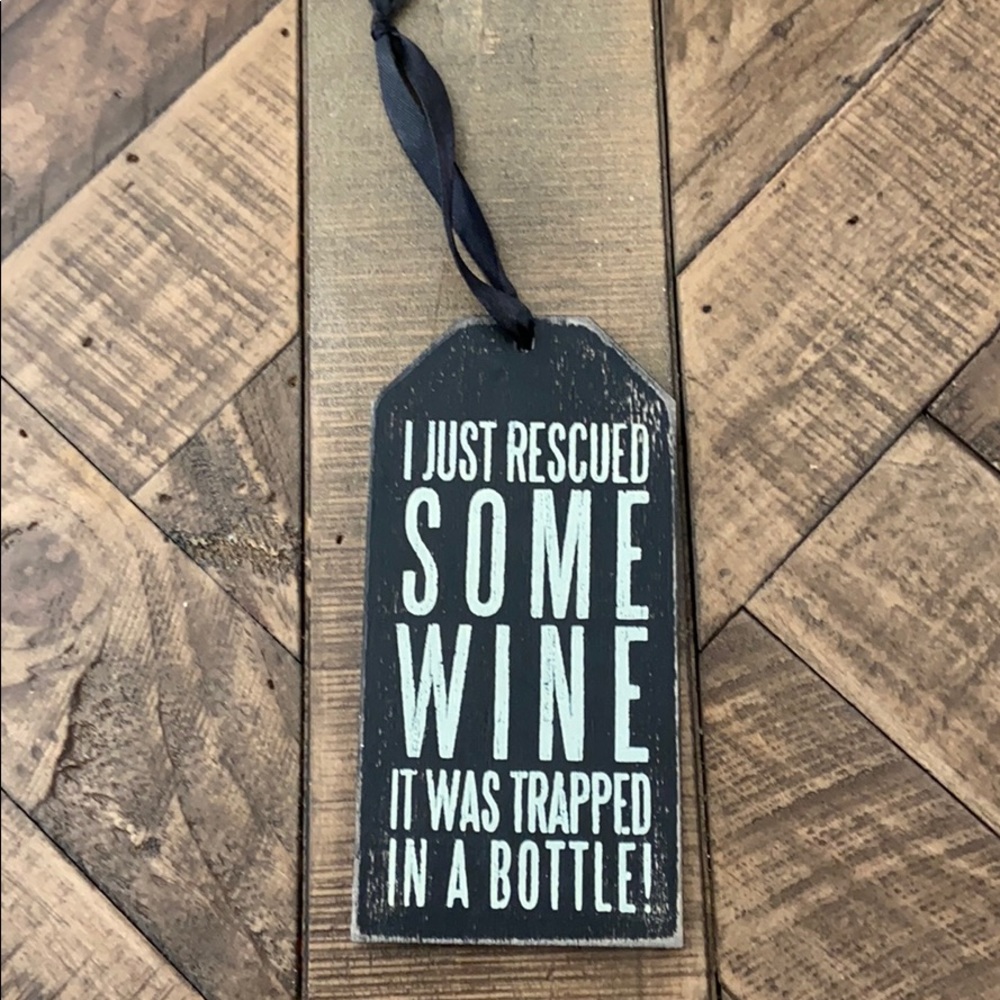 Wine decor/hanger
